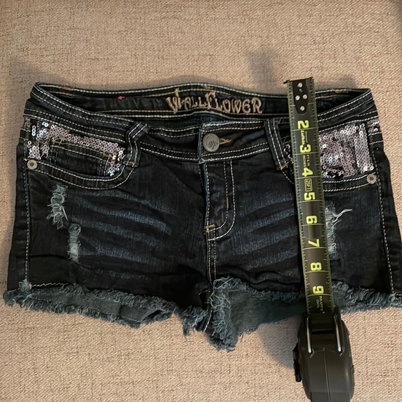 Well flower shorts for girls size 7. - Picture 1 of 4